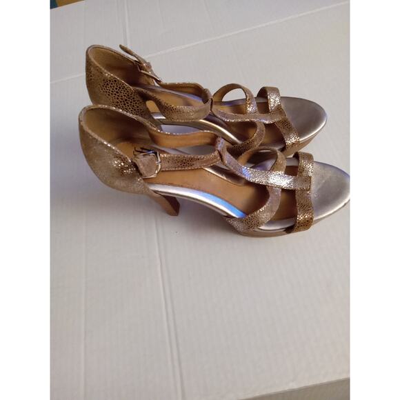 Sofft women size 8M T-strap metallic champagne platform heel leather sandals - Picture 4 of 9